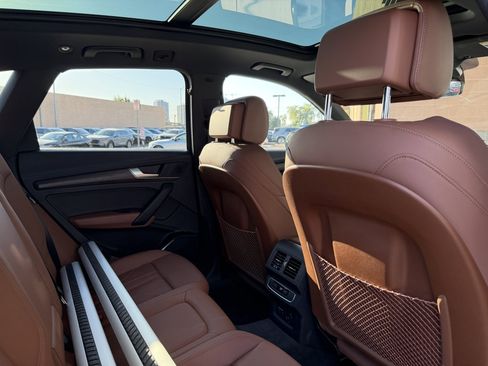 Used 2024 Audi Q5 e Premium w/ Convenience Package image 40