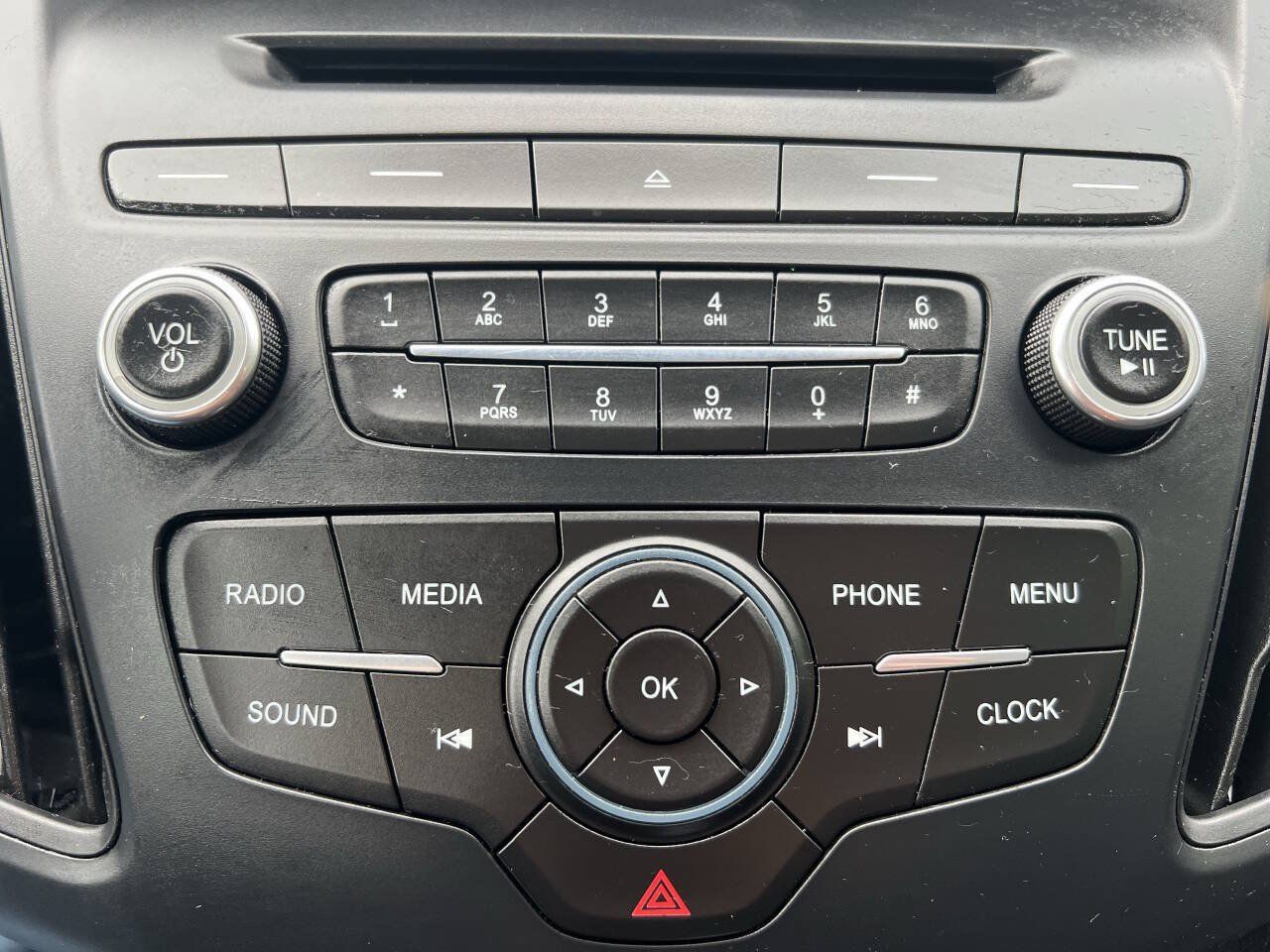Used 2015 Ford Focus SE w/ SE Sport Package FWD image 19