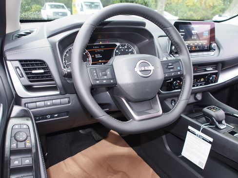 Used 2026 Nissan Rogue SV FWD image 13