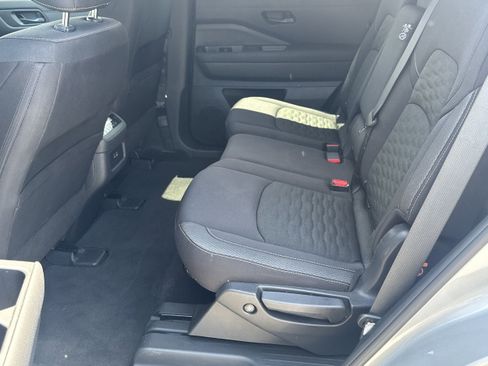 Used 2025 Nissan Pathfinder SV FWD image 21