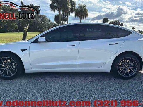 Used 2023 Tesla Model 3 Standard Range image 3