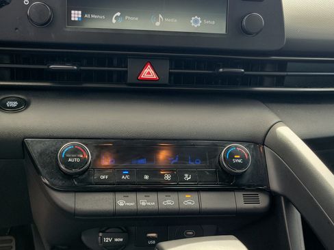 Used 2025 Hyundai Elantra Sport FWD image 27