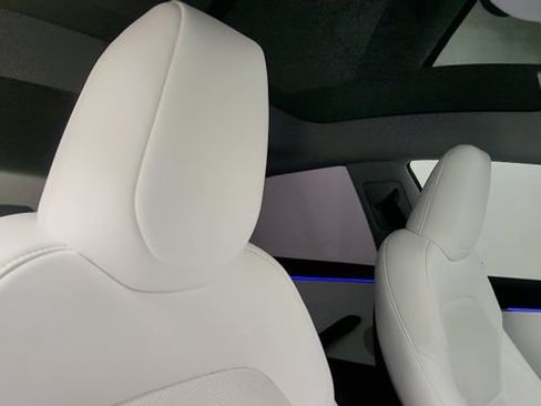 Used 2025 Tesla Model 3 RWD image 34