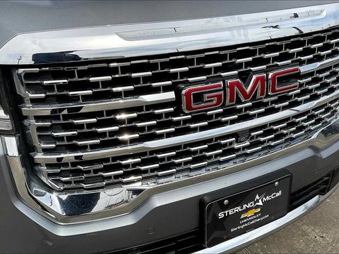 Used 2022 GMC Acadia Denali w/ Denali Technology Package FWD image 28