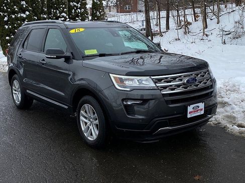 Certified 2018 Ford Explorer XLT w/ Equipment Group 202A image 3