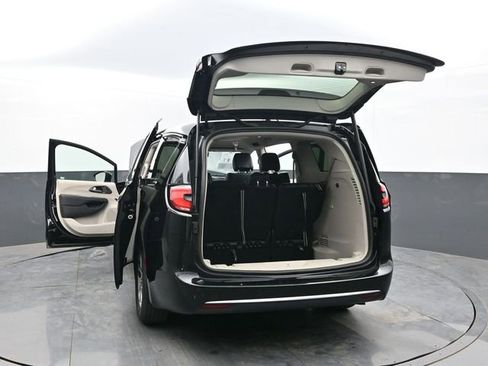 Used 2024 Chrysler Pacifica Touring-L FWD image 61
