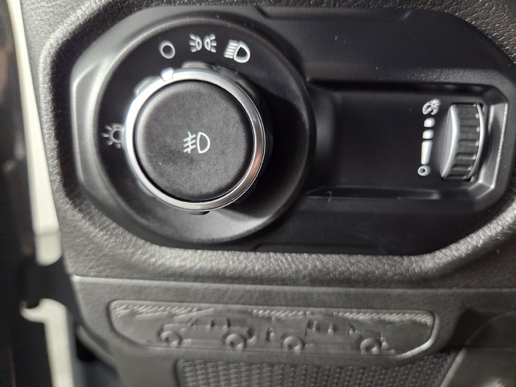 Used 2025 Jeep Wrangler Unlimited Sport AWD/4WD image 19