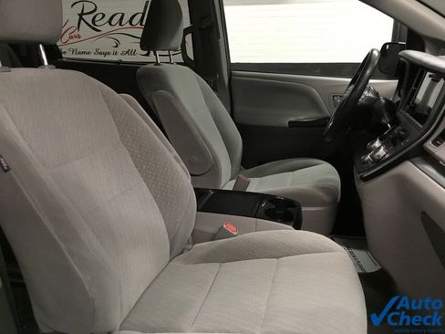 Used 2017 Toyota Sienna LE image 35