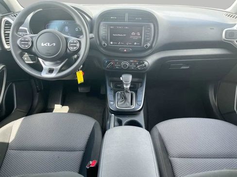 Used 2024 Kia Soul LX w/ LX Technology Package FWD image 9