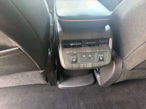 Used 2023 Nissan Ariya AWD image 16