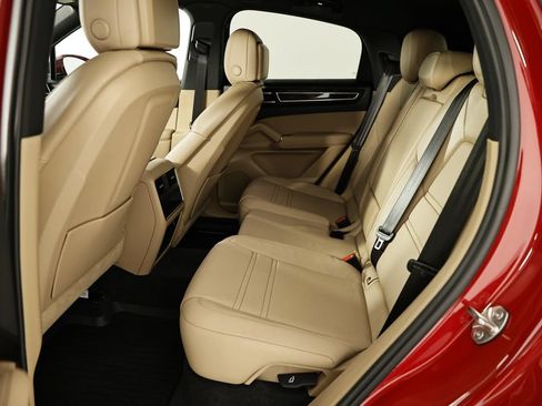 Certified 2023 Porsche Cayenne Coupe AWD/4WD image 22