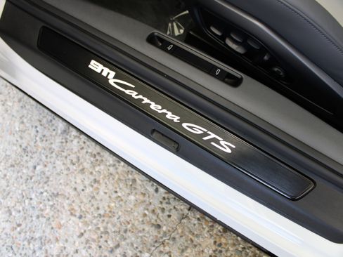 Certified 2025 Porsche 911 Carrera GTS RWD image 30