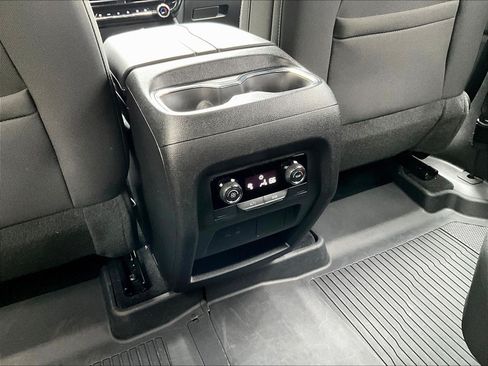 Used 2025 Chevrolet Traverse LT w/ Sun and Wheel Package AWD/4WD image 10
