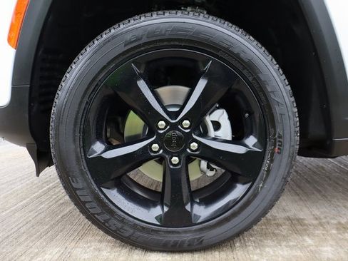 New 2025 Jeep Grand Cherokee Altitude image 23