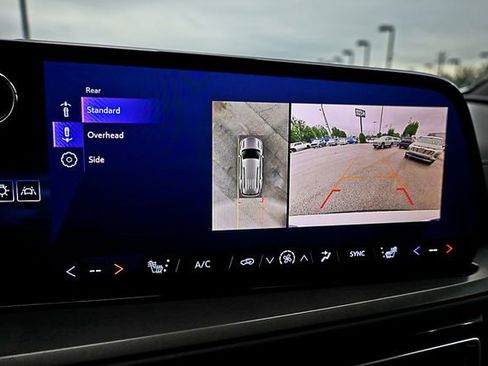 Used 2024 Chevrolet Traverse LT w/ Enhanced Driving Package image 26