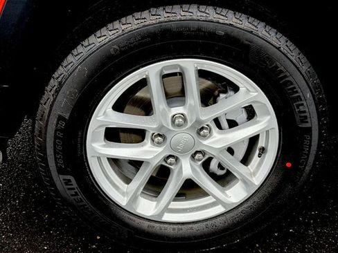 New 2026 Jeep Grand Cherokee Laredo image 16