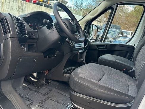 Used 2024 RAM ProMaster 2500 w/ Convenience Group FWD image 9