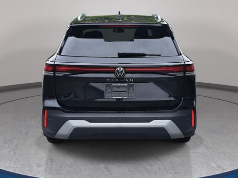 Certified 2025 Volkswagen Tiguan S FWD image 6