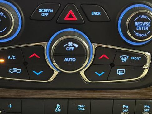 Used 2016 RAM 1500 Laramie w/ Convenience Group AWD/4WD image 17
