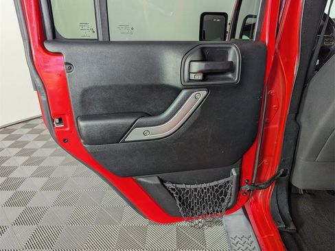 Used 2016 Jeep Wrangler Unlimited Sahara image 25