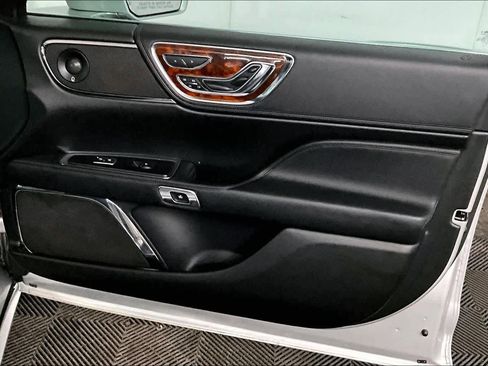 Used 2018 Lincoln Continental Reserve w/ Continental Climate Package image 21