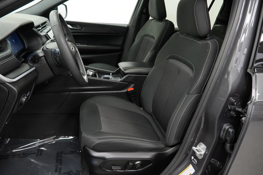 Certified 2025 Jeep Grand Cherokee L Laredo AWD/4WD image 3