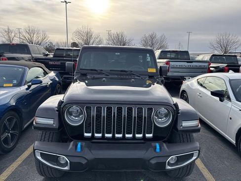 Used 2023 Jeep Wrangler Unlimited Sahara w/ Cold Weather Group image 18