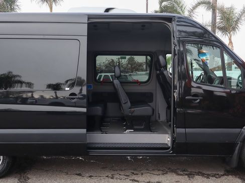 Used 2018 Mercedes-Benz Sprinter 2500 image 38