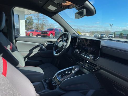 Used 2024 Chevrolet Colorado Z71 w/ Z71 Convenience Package 2 image 28