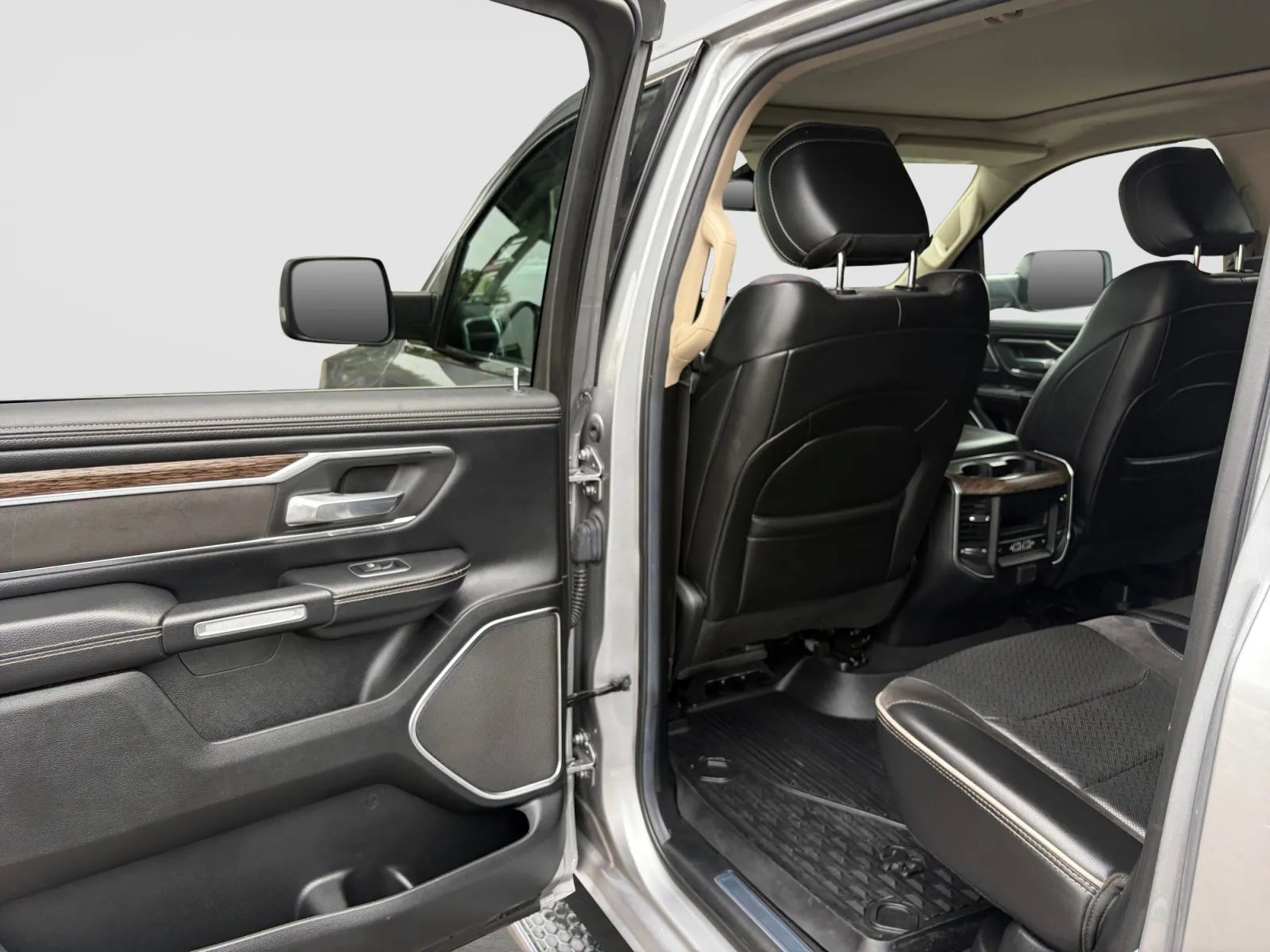 Used 2019 RAM 1500 Laramie AWD/4WD image 14