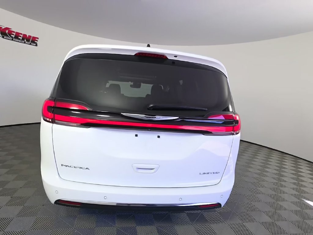 Used 2023 Chrysler Pacifica Limited FWD image 4