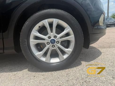Used 2017 Ford Escape SE FWD image 8