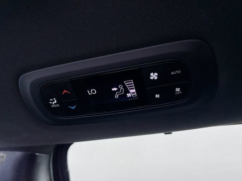 Used 2019 Chrysler Pacifica Touring Plus w/ S Appearance Package FWD image 23
