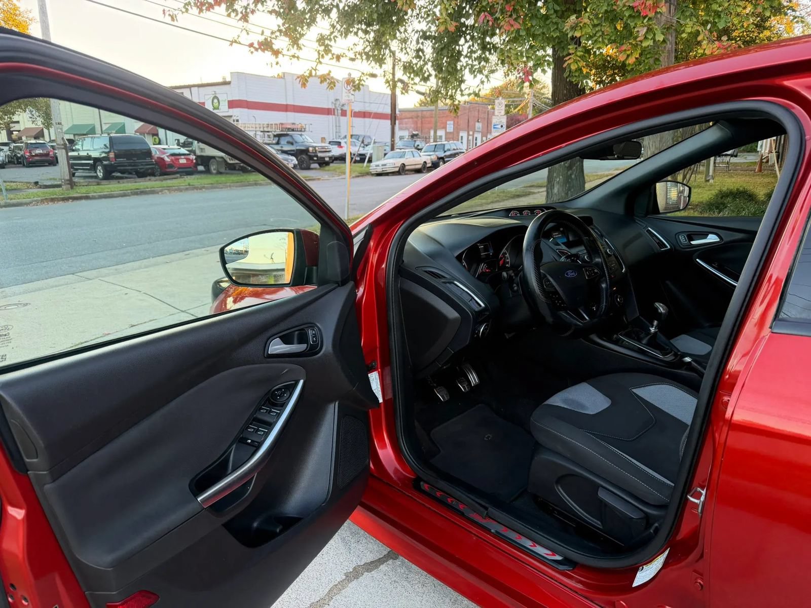 Used 2018 Ford Focus ST FWD image 10