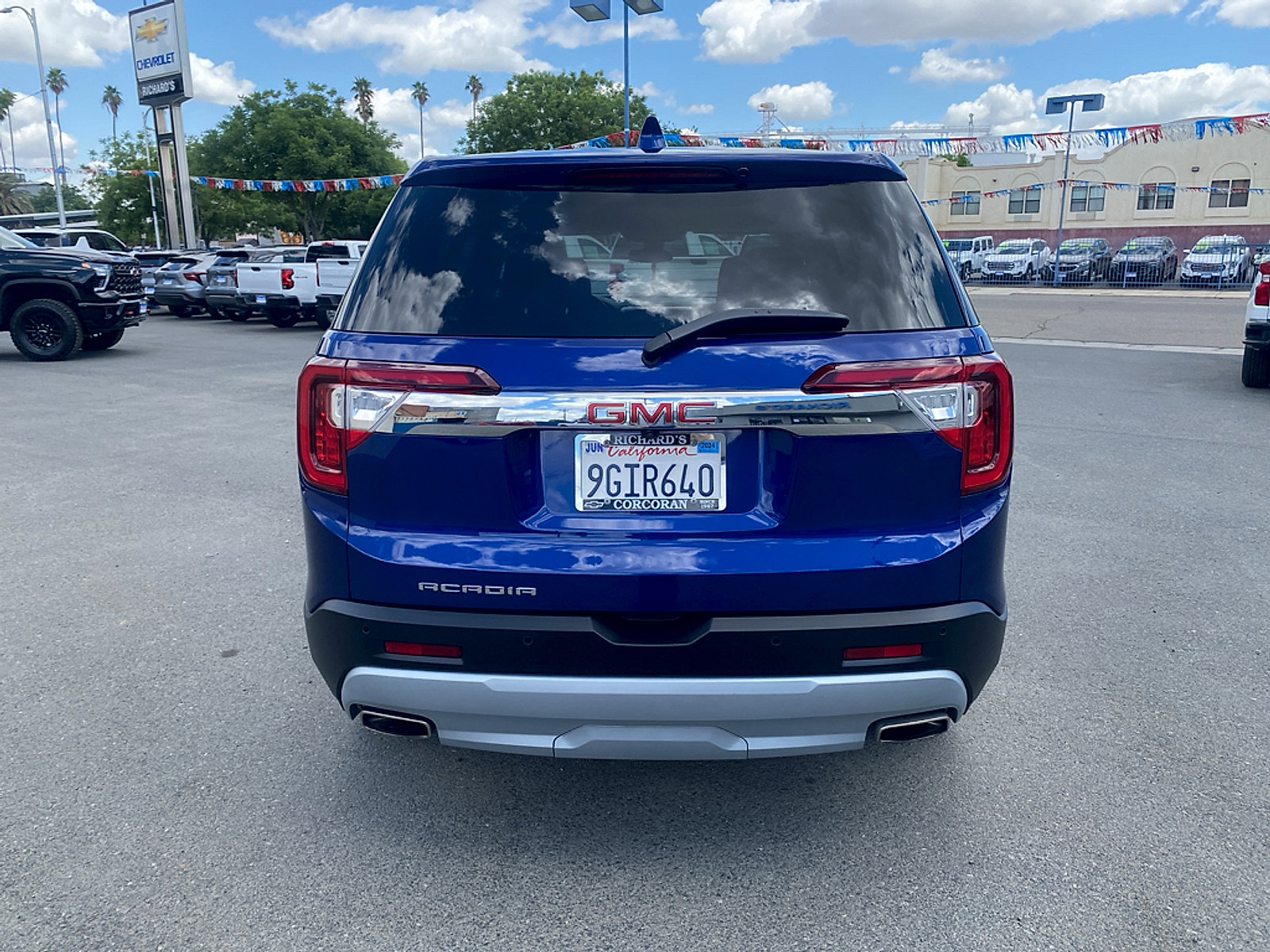 Used 2023 GMC Acadia SLE FWD image 7
