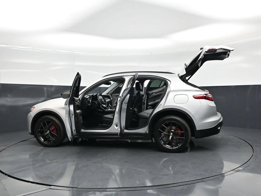 Used 2020 Alfa Romeo Stelvio w/ Nero Edizione RWD image 32