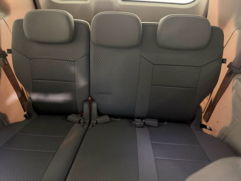Used 2009 Chrysler Town & Country Touring w/ Flexible Seating Group image 20