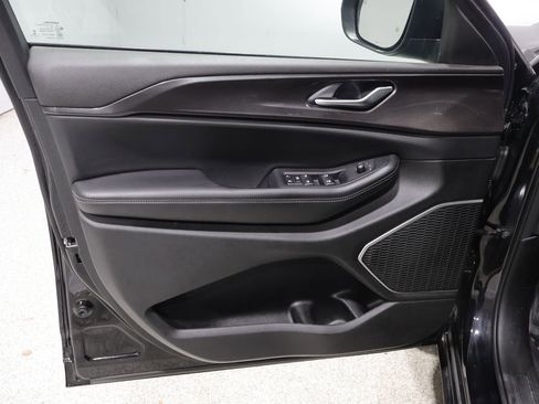 Used 2022 Jeep Grand Cherokee L Laredo w/ Luxury Tech Group I image 12