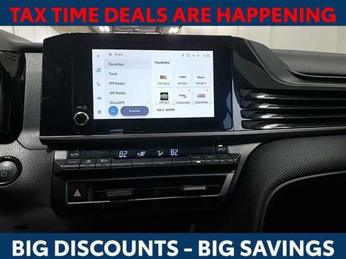 Used 2025 Toyota Camry SE image 9