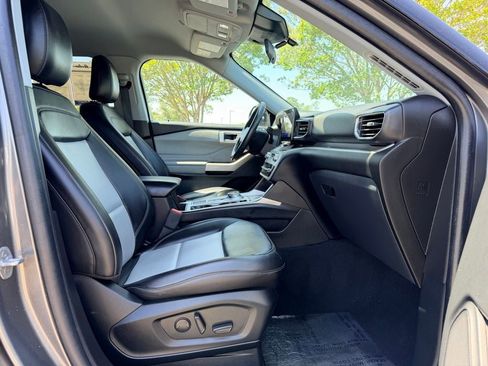 Certified 2023 Ford Explorer XLT w/ Equipment Group 202A RWD image 10