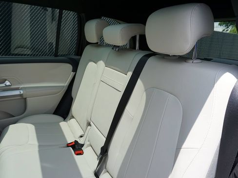 Used 2025 Mercedes-Benz GLB 250 image 47