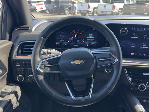 Used 2025 Chevrolet Suburban Premier AWD/4WD image 10