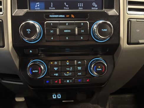 Used 2016 Ford F150 Lariat image 12