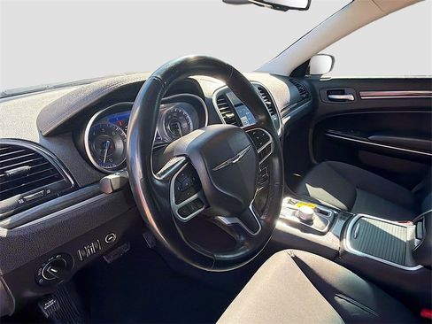 Used 2022 Chrysler 300 Touring w/ Sport Appearance Package image 11