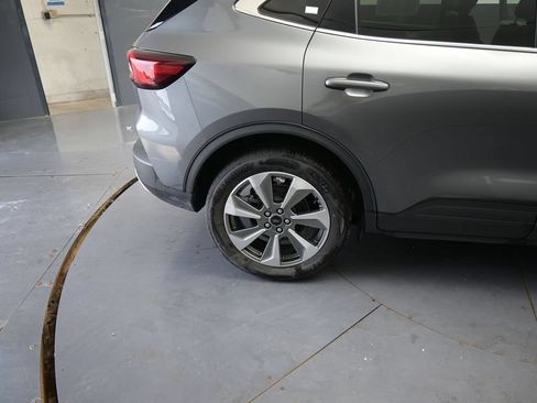 Used 2025 Ford Escape Platinum AWD/4WD image 24