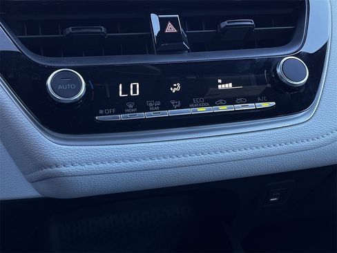 Used 2024 Toyota Corolla SE image 18