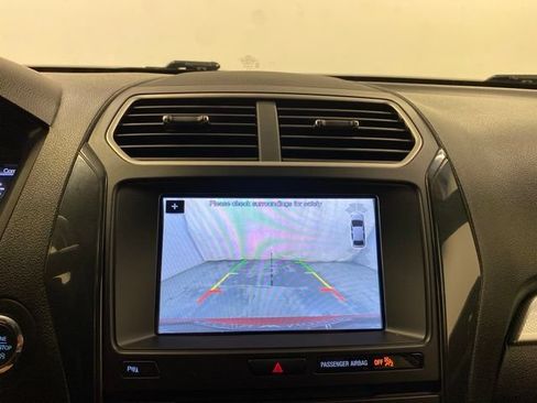 Used 2017 Ford Explorer XLT w/ Equipment Group 202A AWD/4WD image 11