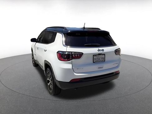 Used 2025 Jeep Compass Limited AWD/4WD image 10