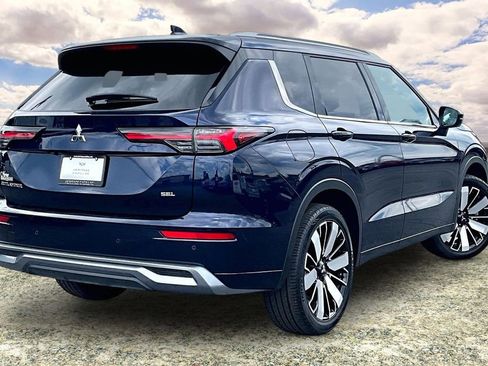 Used 2025 Mitsubishi Outlander SEL FWD image 5