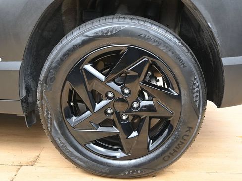 Used 2026 Hyundai Kona SE FWD image 16